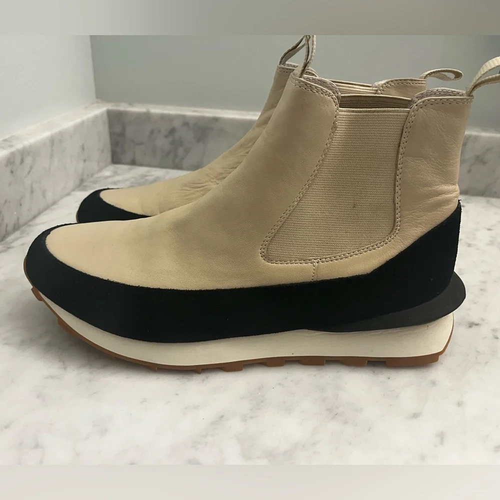 J/Slides Shoes Eloise Beige Leather Slip On Ankle Boots
Size 9 - Picture 5 of 6